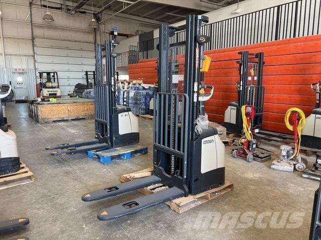 Crown ES 4000 Savaeigiai rietuvai