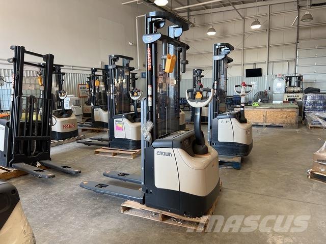 Crown ES 4000 Savaeigiai rietuvai