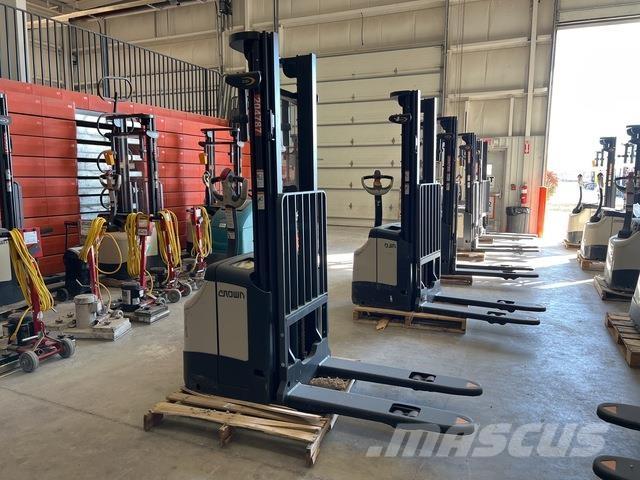 Crown ES 4000 Savaeigiai rietuvai