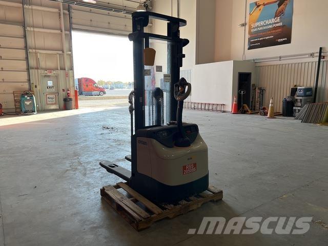 Crown ES 4000 Savaeigiai rietuvai