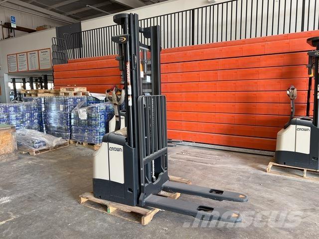 Crown ES 4000 Savaeigiai rietuvai