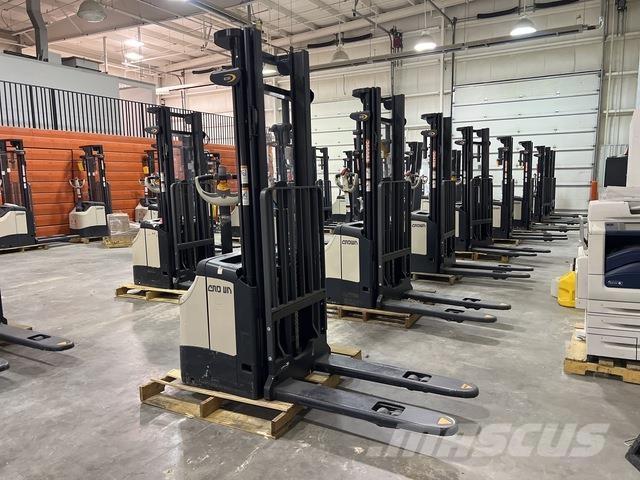 Crown ES 4000 Savaeigiai rietuvai