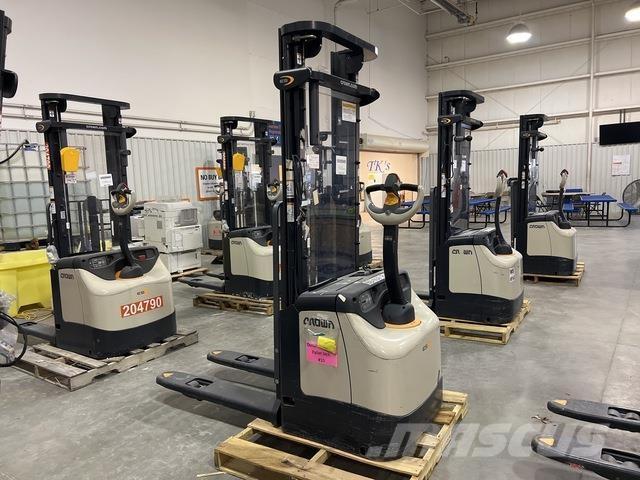 Crown ES 4000 Savaeigiai rietuvai