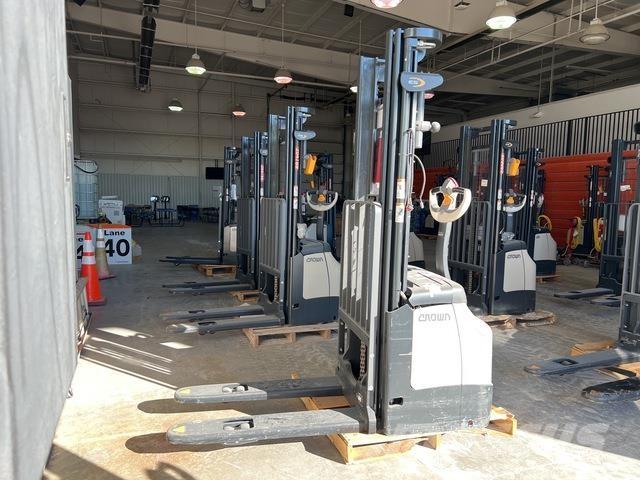 Crown ES 4000 Savaeigiai rietuvai