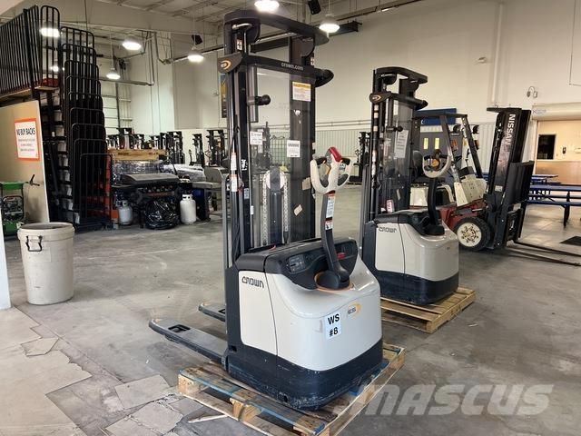 Crown ES 4000 Savaeigiai rietuvai