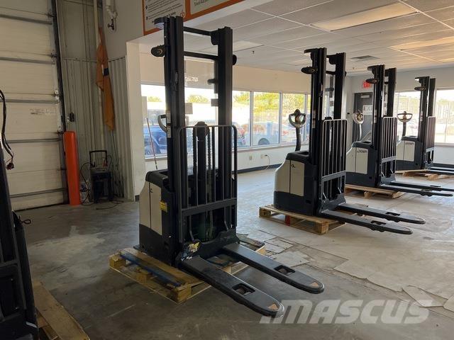 Crown ES 4000 Savaeigiai rietuvai