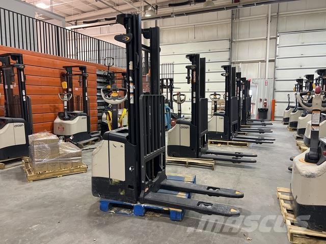 Crown ES 4000 Savaeigiai rietuvai