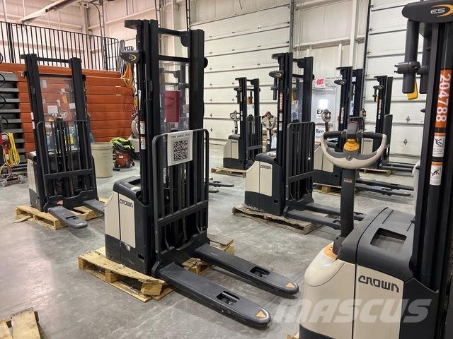 Crown ES 4000 Savaeigiai rietuvai