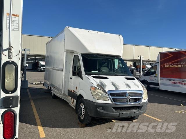 Dodge 3500 Sunkvežimiai su dengtu kėbulu