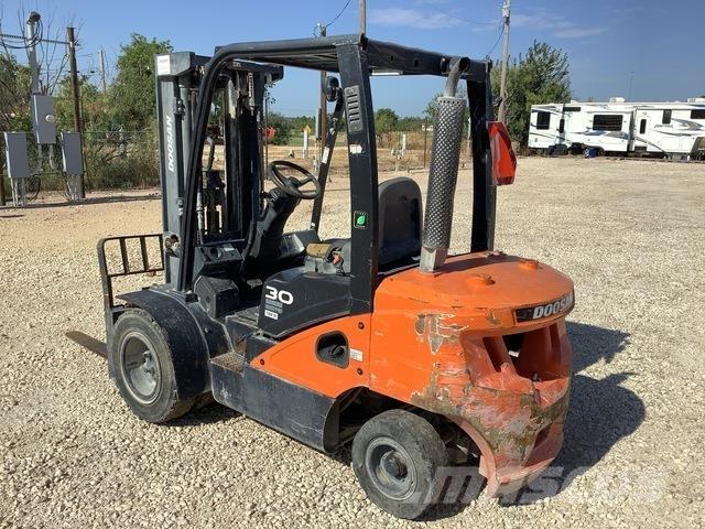 Doosan D30S-7 Šakiniai krautuvai - Kita