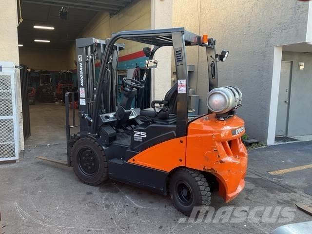 Doosan G25E-7 Šakiniai krautuvai - Kita