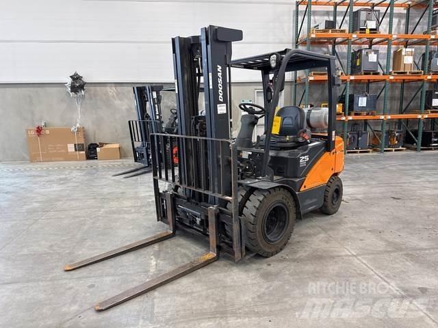 Doosan G25N-7 Statyba - Kita