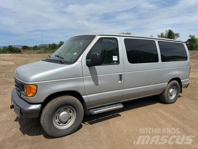 Ford E-150 Lengvieji automobiliai