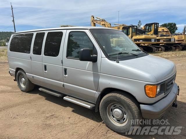 Ford E-150 Lengvieji automobiliai