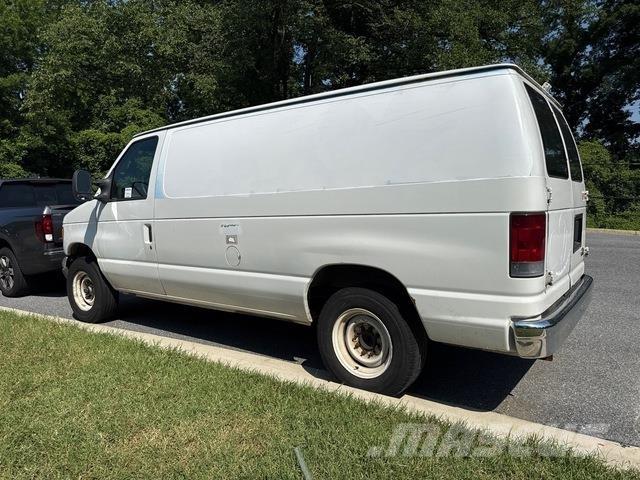 Ford E-150 Krovininiai furgonai
