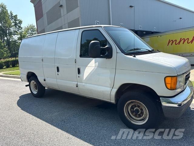Ford E-150 Krovininiai furgonai