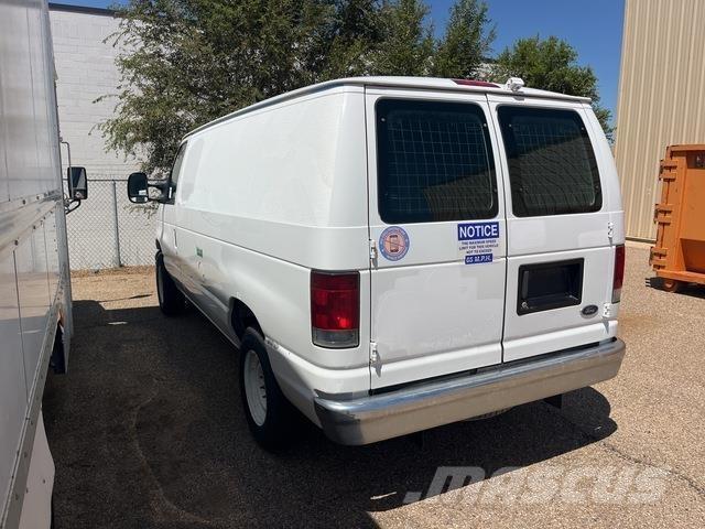 Ford E-150 Krovininiai furgonai