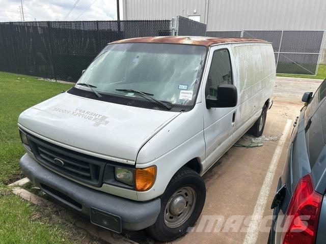 Ford E-150 Krovininiai furgonai