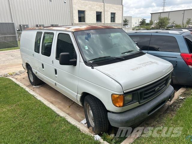 Ford E-150 Krovininiai furgonai