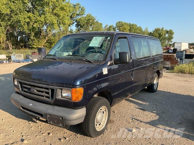 Ford E-150 XL Lengvieji automobiliai