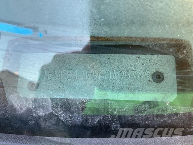 Ford E-150 XL Lengvieji automobiliai