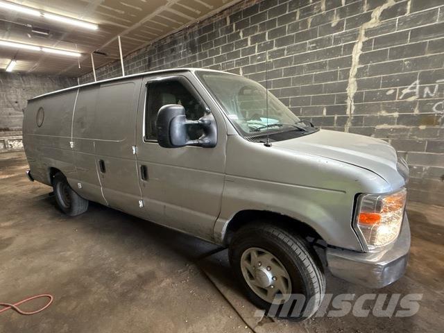 Ford E-250 Krovininiai furgonai