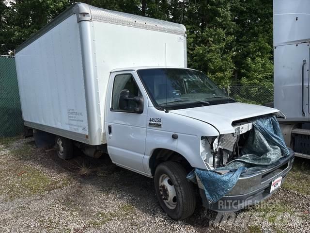 Ford E-350 Sunkvežimiai su dengtu kėbulu