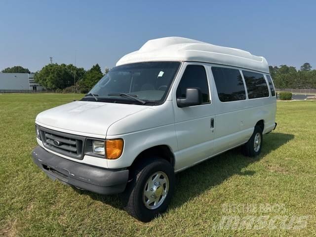 Ford E-350 Lengvieji automobiliai