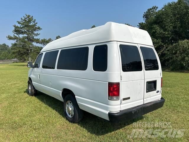 Ford E-350 Lengvieji automobiliai