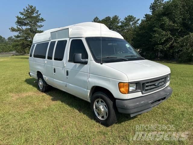 Ford E-350 Lengvieji automobiliai