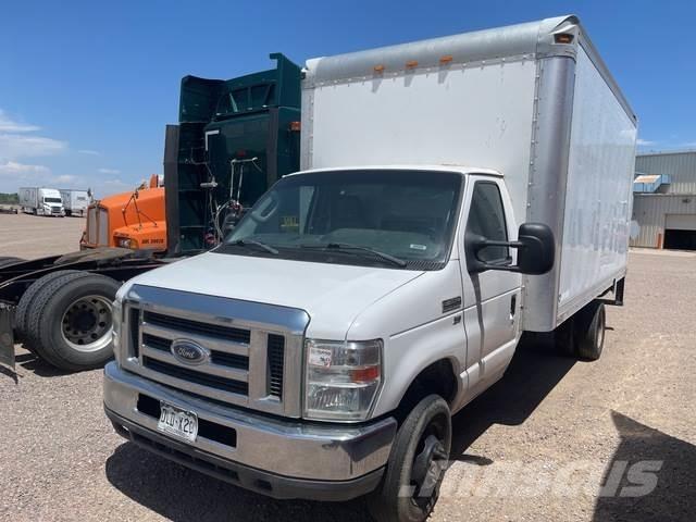 Ford E-350 Sunkvežimiai su dengtu kėbulu