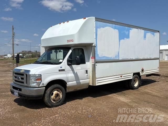Ford E-350 Sunkvežimiai su dengtu kėbulu