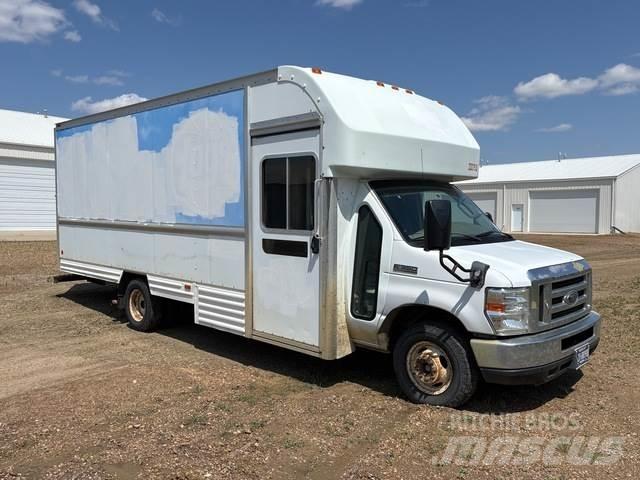 Ford E-350 Sunkvežimiai su dengtu kėbulu