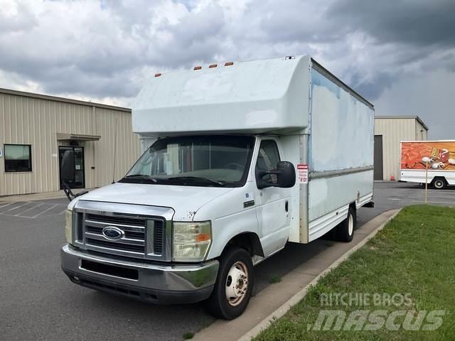 Ford E-350 Sunkvežimiai su dengtu kėbulu