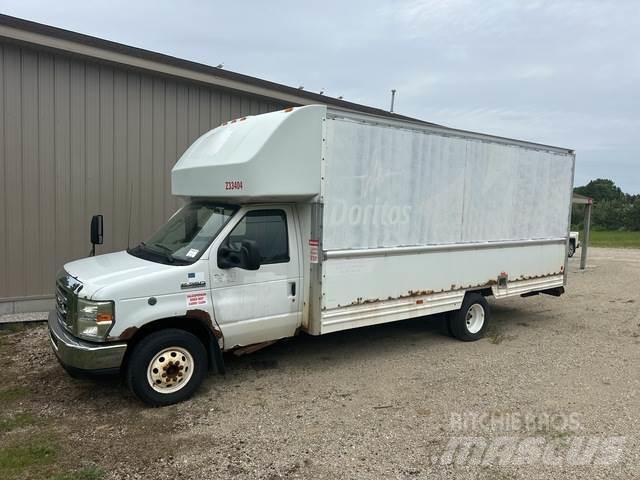Ford E-350 Sunkvežimiai su dengtu kėbulu