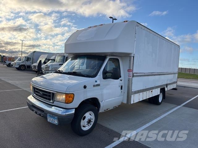 Ford E-350 Sunkvežimiai su dengtu kėbulu