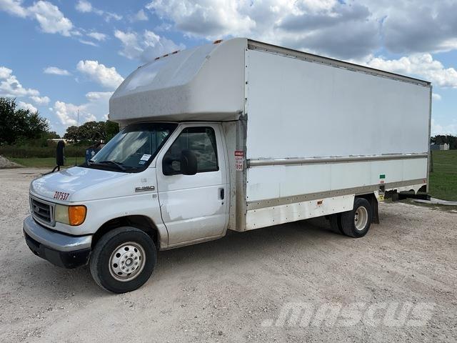 Ford E-350 Sunkvežimiai su dengtu kėbulu