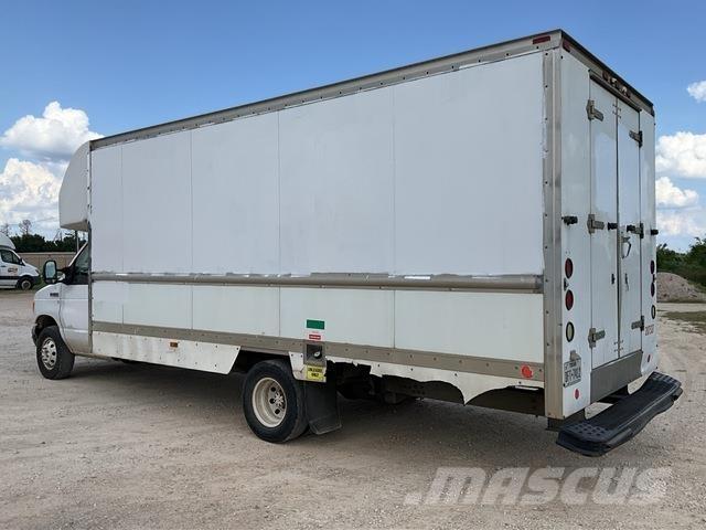 Ford E-350 Sunkvežimiai su dengtu kėbulu