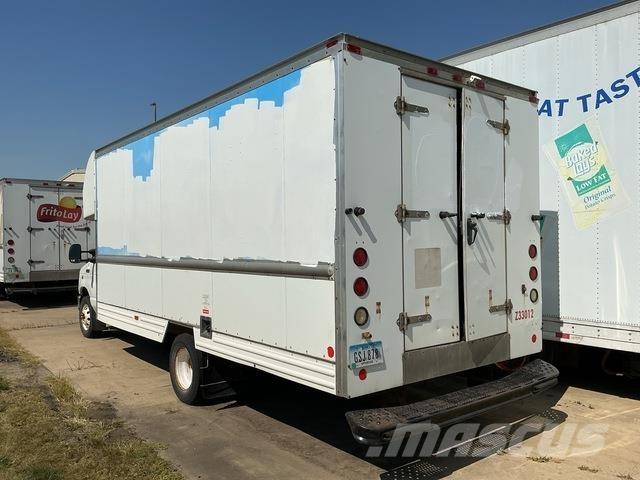 Ford E-350 Sunkvežimiai su dengtu kėbulu