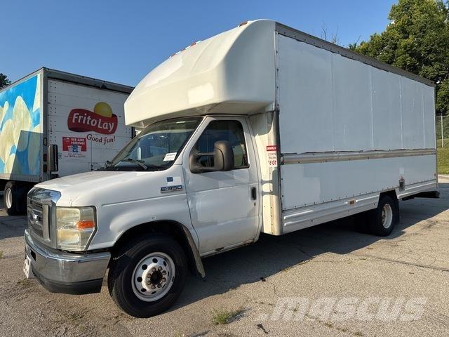 Ford E-350 Sunkvežimiai su dengtu kėbulu
