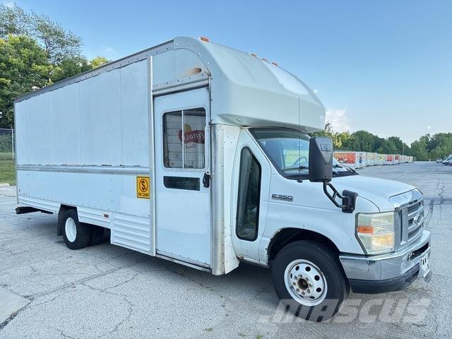 Ford E-350 Sunkvežimiai su dengtu kėbulu