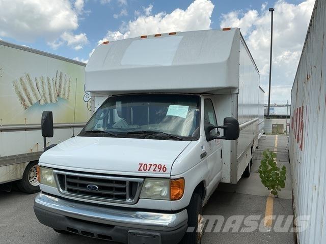 Ford E-350 Sunkvežimiai su dengtu kėbulu