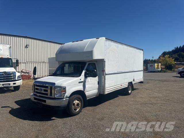 Ford E-350 Sunkvežimiai su dengtu kėbulu