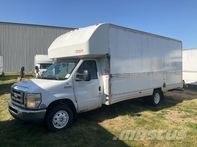 Ford E-350 Sunkvežimiai su dengtu kėbulu