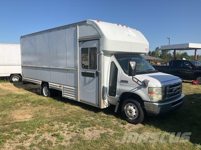 Ford E-350 Sunkvežimiai su dengtu kėbulu