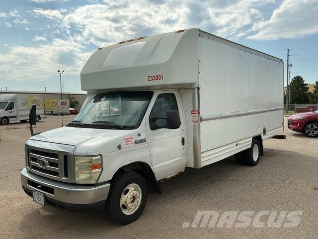 Ford E-350 Sunkvežimiai su dengtu kėbulu