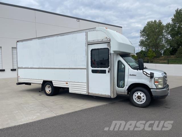 Ford E-350 Sunkvežimiai su dengtu kėbulu