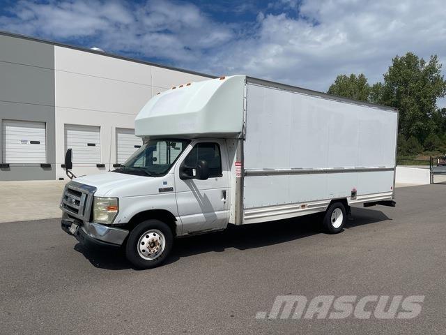 Ford E-350 Sunkvežimiai su dengtu kėbulu