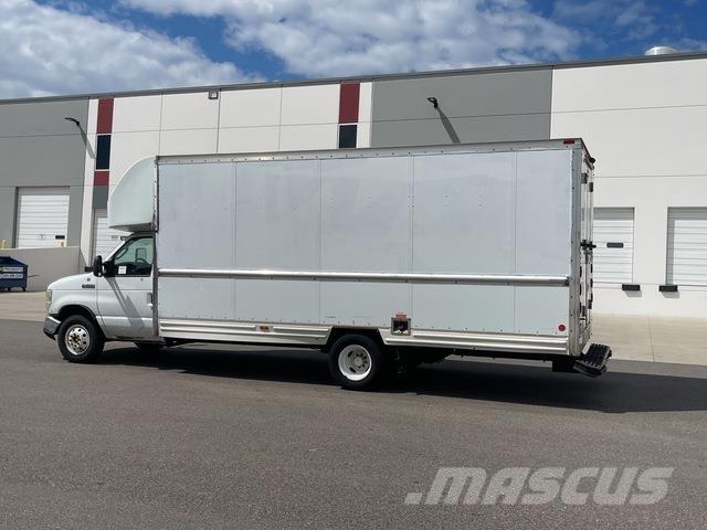 Ford E-350 Sunkvežimiai su dengtu kėbulu