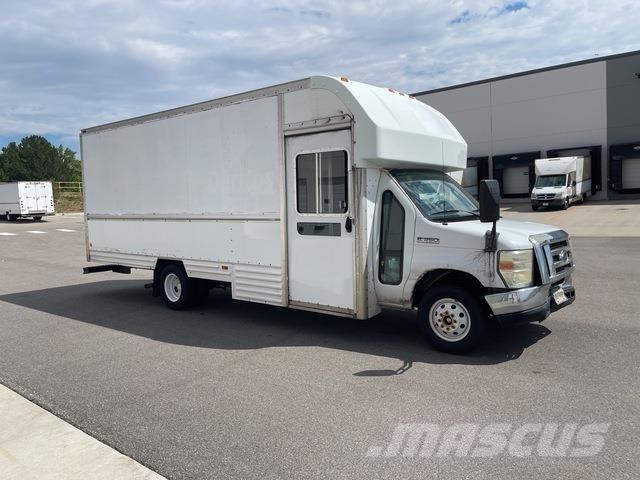 Ford E-350 Sunkvežimiai su dengtu kėbulu